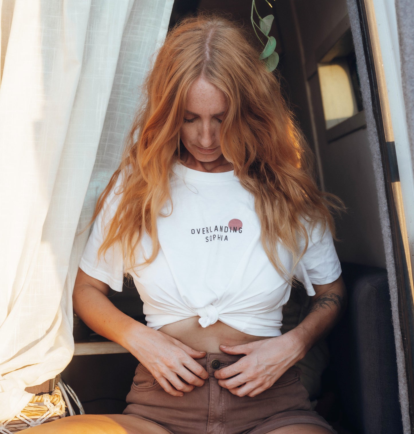 Women's Overlanding Sophia Plain Tee in Light