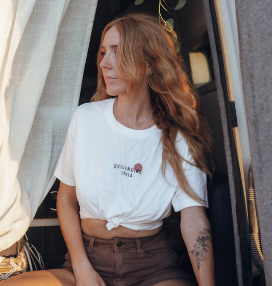 Women's Overlanding Sophia Plain Tee in Light